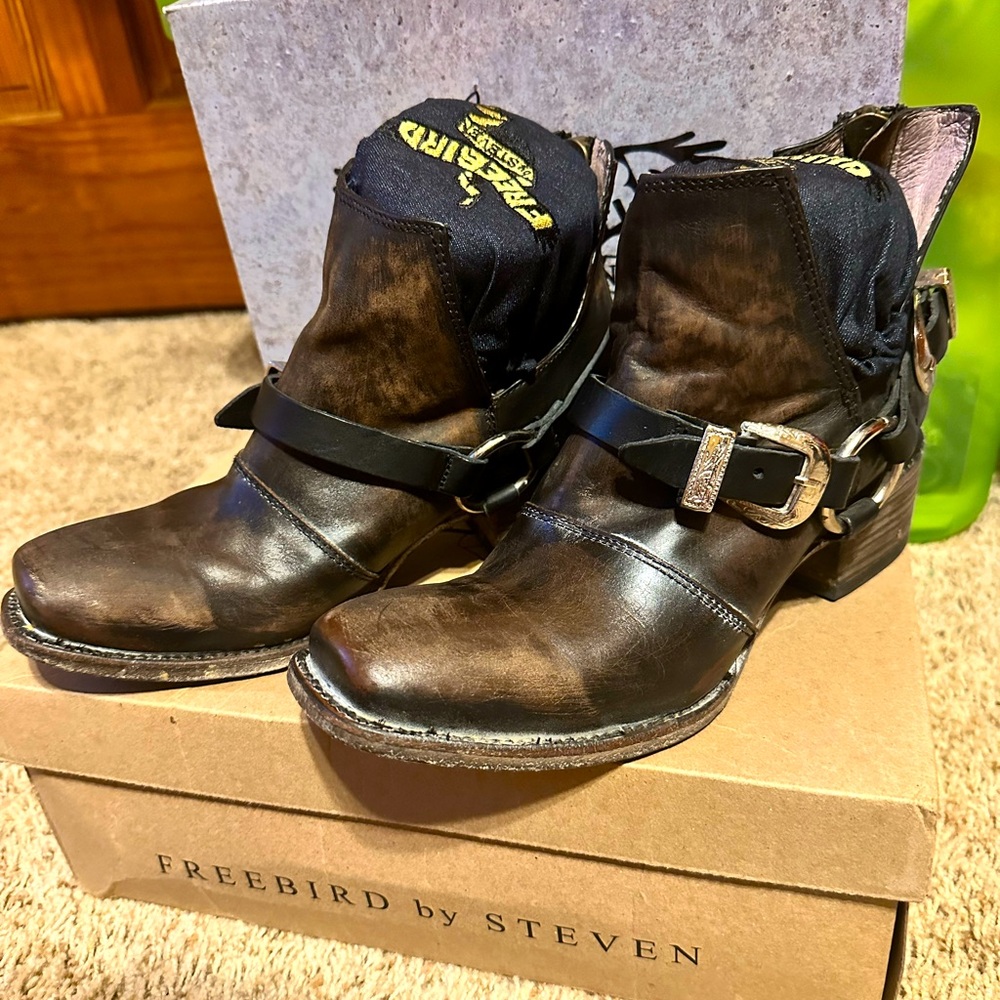 Freebird by Steven Women's Brown Ankle Boots